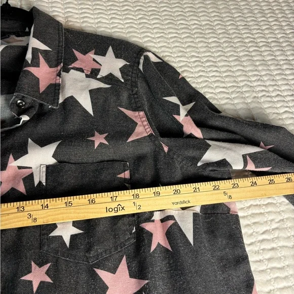 Torrid Star Print Button‎ Down Shirt Size 1 | Pink & White Stars | Plus Size - Picture 4 of 5